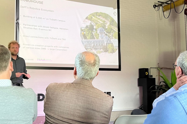 Amsterdamse bouwers en studenten buigen zich samen over digitalisering